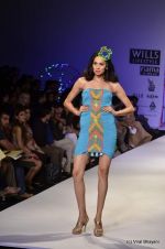 Model walk the ramp for Surily Goel Show at Wills Lifestyle India Fashion Week 2012 day 1 on 6th Oct 2012 (22).JPG